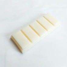 Load image into Gallery viewer, Cashmere Vanilla &amp; Sea Salt Caramel Snap Bar Wax Melts
