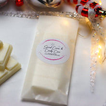 Load image into Gallery viewer, Spiced Cocoa &amp; Candy Cane Snap Bar Wax Melts
